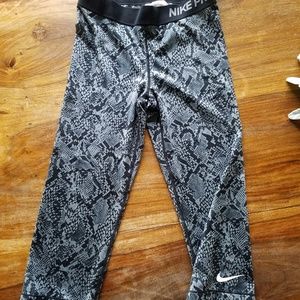 Nike Pro women's leggings